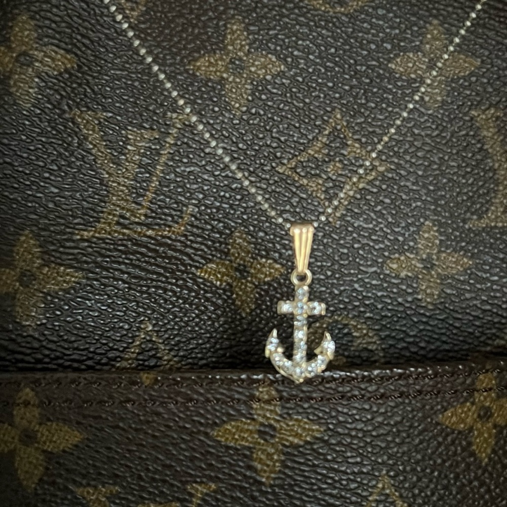 Anchor charm necklace